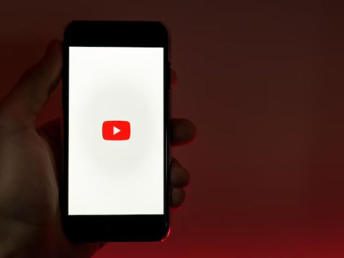 YouTube is testing a sleep timer feature that would allow premium users to automatically pause playback.